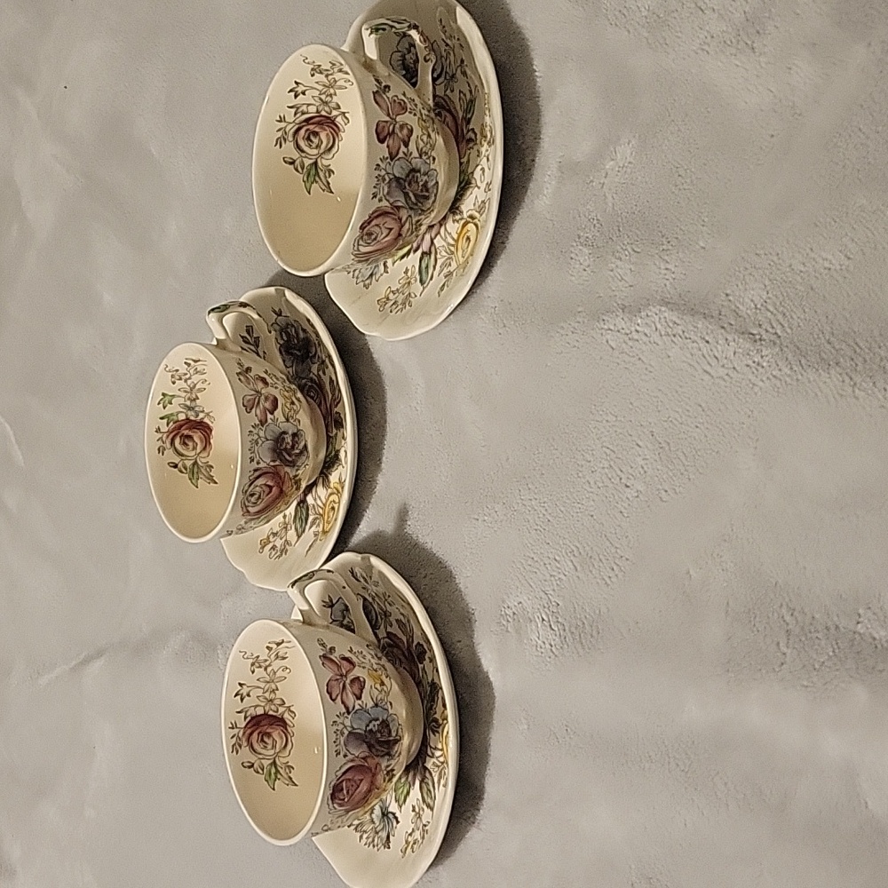 Johnsin Bros Sheraton teacup and saucer. Set of 3